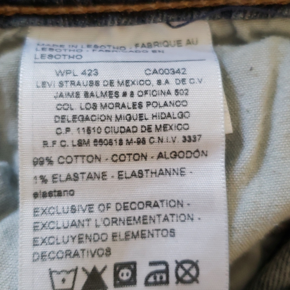 Levis - Picture 5 of 10